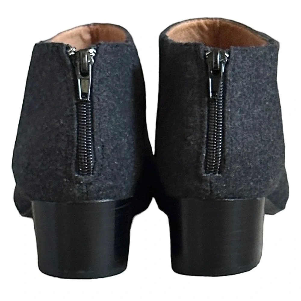 Bettye Muller Charcoal Gray Wool Ankle Boots 10 Pointed Toe Block Heel Back Zip